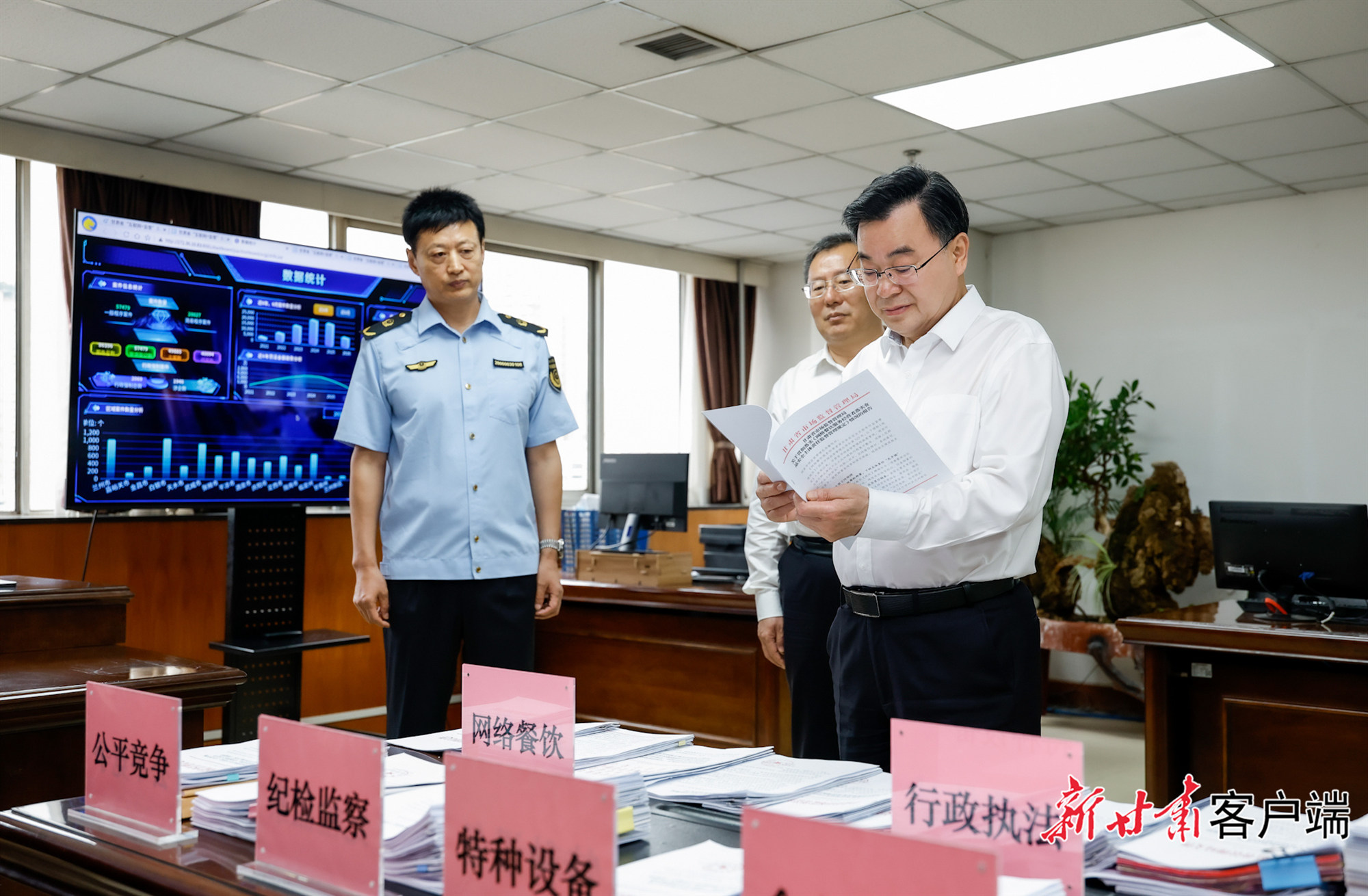 胡昌升在资源执法类部门调研督导群众身边不正之风和腐败问题集中整治工作时强调 坚持为民执法规范执法廉洁执法 坚决有力维护人民群众合法权益