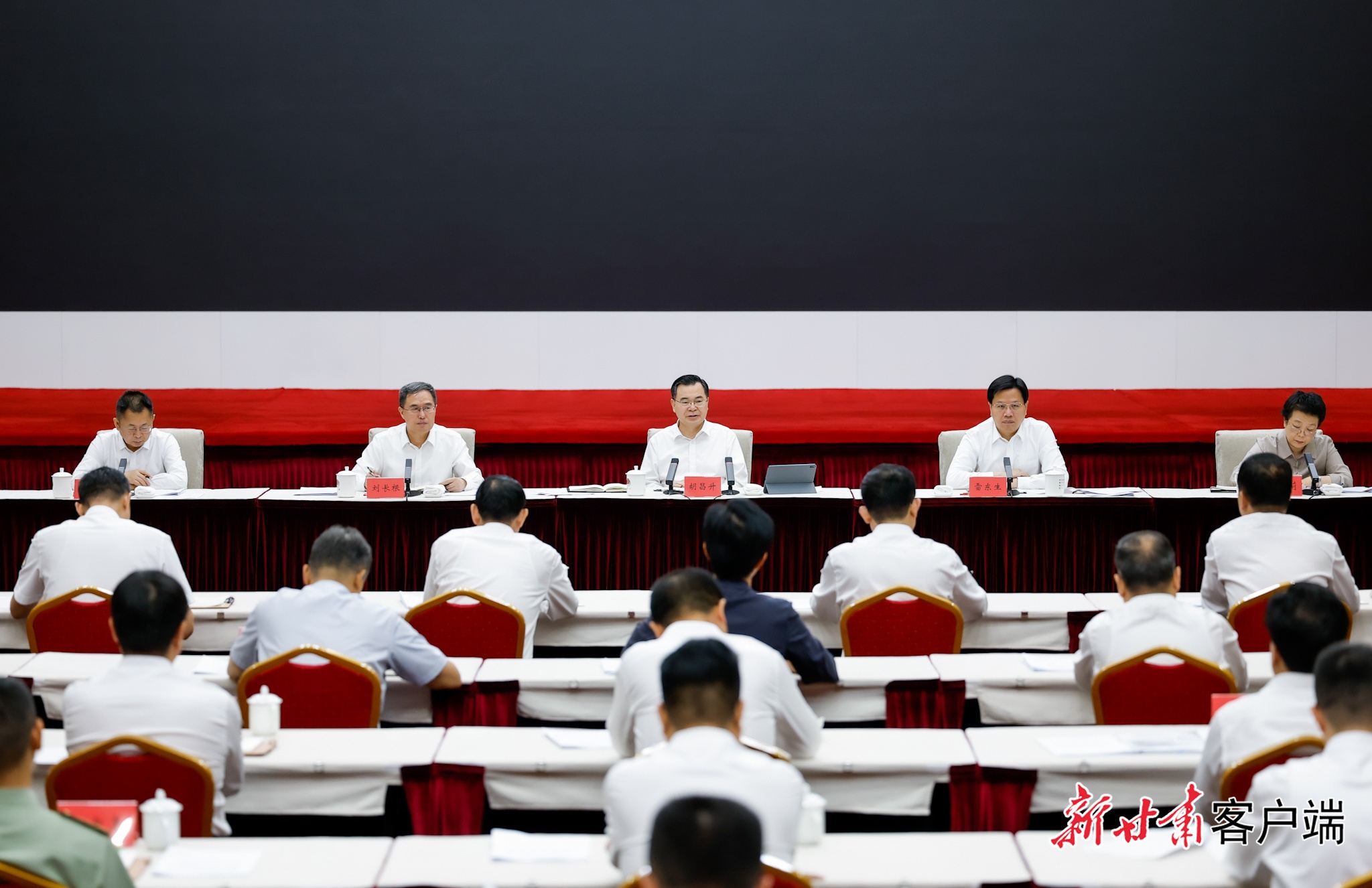 为人民群众创造安定祥和的良好环境2.jpg