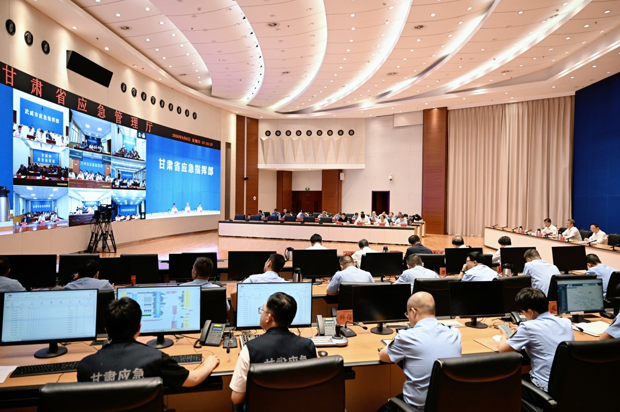 孔绍逊在省应急指挥部调度防汛减灾工作时强调 加强监测预警落细防范措施强化应急保障 有力有效应对本轮持续性强降雨.jpg