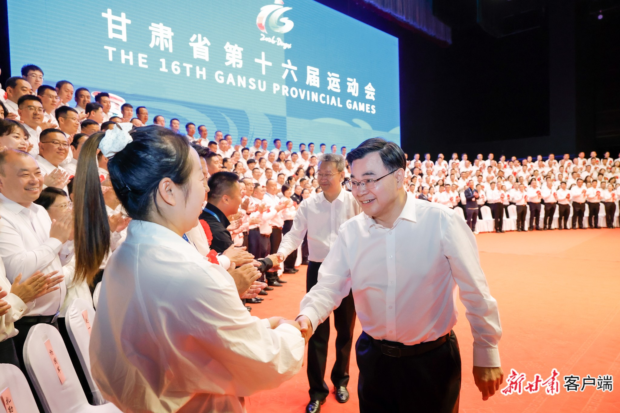 胡昌升孔绍逊会见全省体育工作先进集体和先进个人.jpg